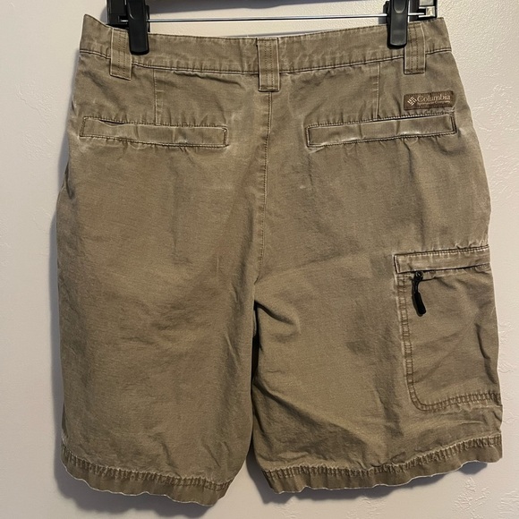 Columbia Tan Cargo Shorts with Relaxed Fit - Picture 6 of 10